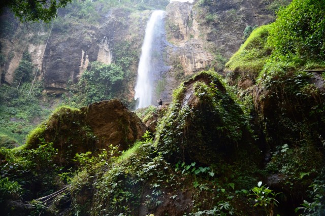 Ngabuburit Sambil Main Air di Curug Muncar